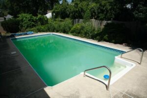 groen zwembadwater helder maken