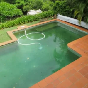 five common causes for green pool water 693428 600x600 crop center